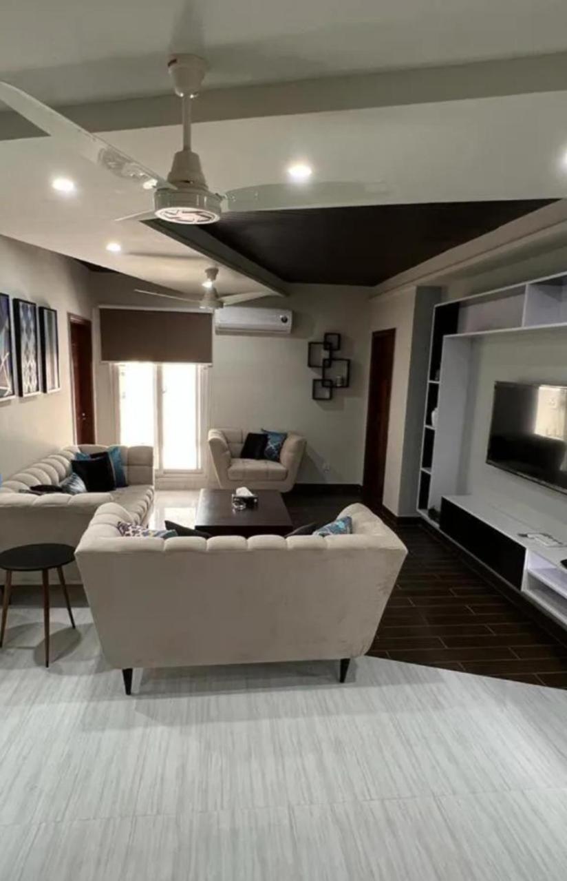 Furnished One-Bedroom Apartment For Rent Lahore Esterno foto